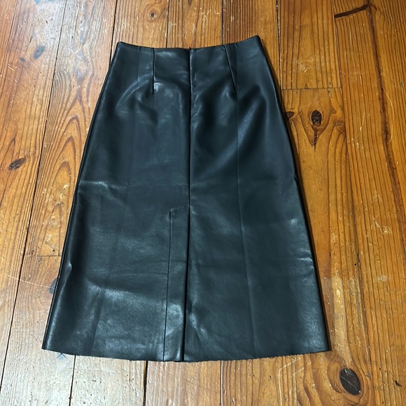 Leather black skirt - Picture 3 of 6